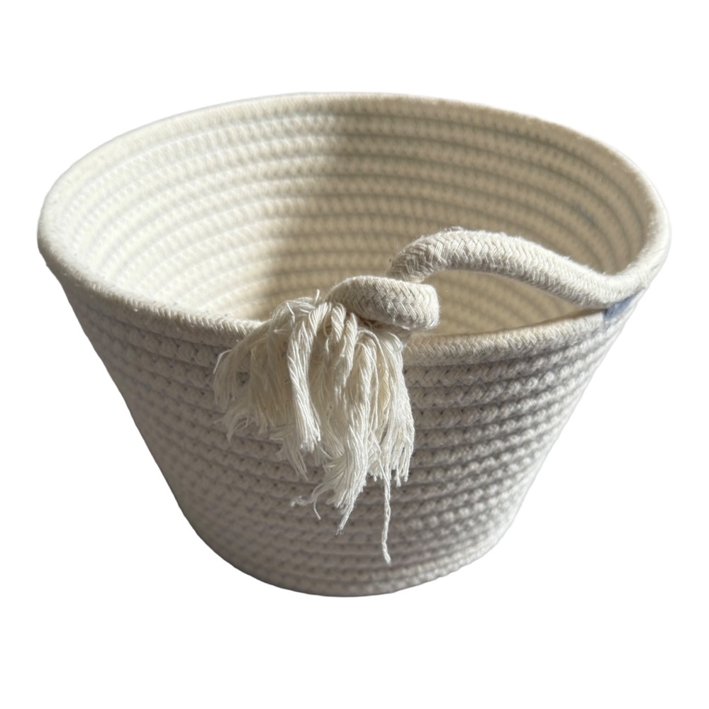BRIGHTROOM CREAM DECORATIVE COILED ROPE CIRCULAR WOVEN BASKET WITH HANDLE